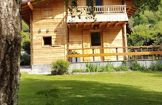Detached chalet with terrace, garden, near Lake Annecy