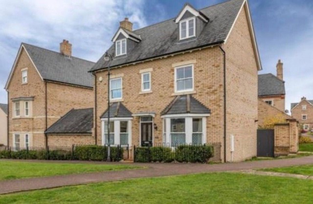Detached Family House With Private Garden