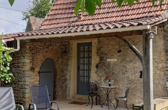 Detached cottage between Bergerac/Sarlat. Gite entre Bergerac/Sarlat