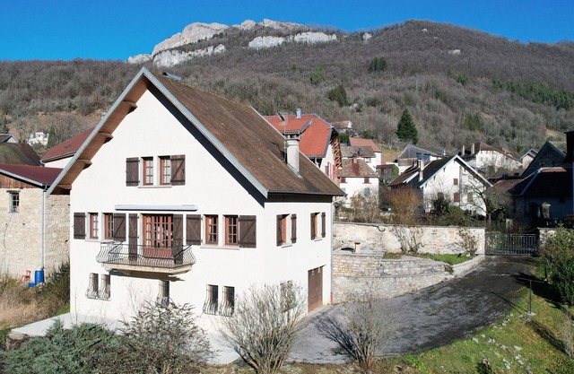 Detached house in picturesque village with beautiful view.