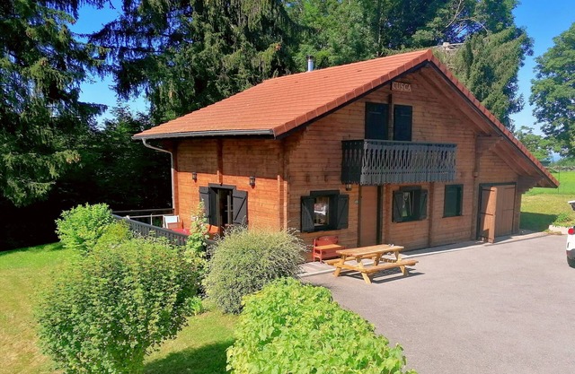 Detached chalet for eight people