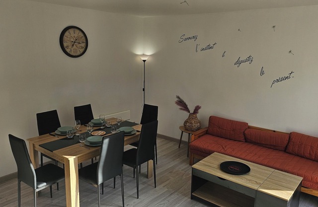 Detached house 5min from town center
