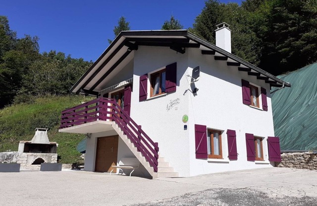 Detached house ideal for fishing