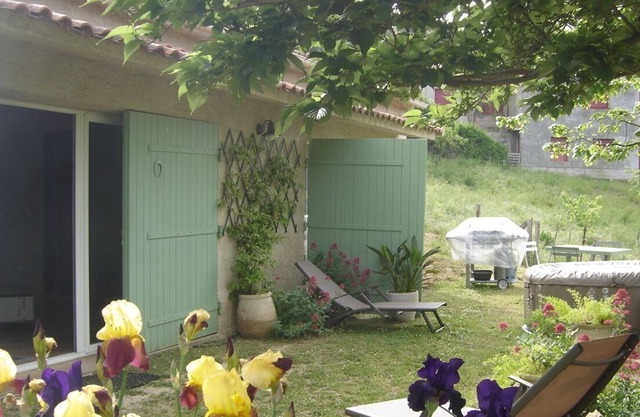 Detached house ideally located between sea and mountains