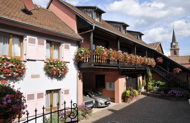 Detached house in a quiet private courtyard in the heart of Bergheim