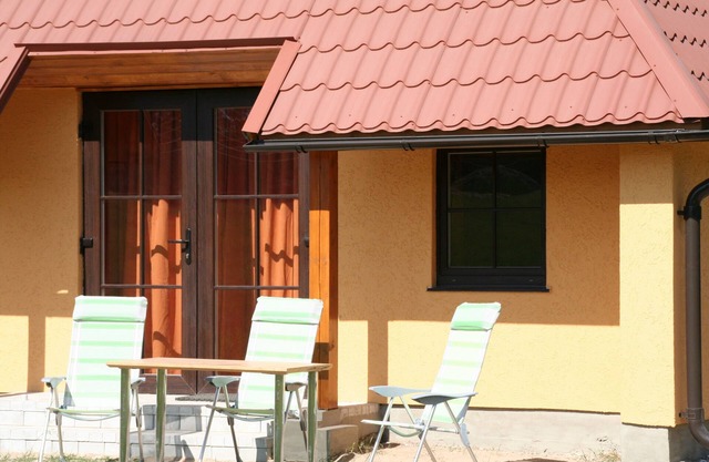 Detached house surrounded by woods and meadows, 250 m away lake.