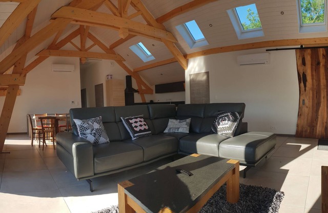 Detached house with large terrace and adjoining land
