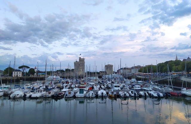 Detached house with sunny terrace and veranda near La Rochelle