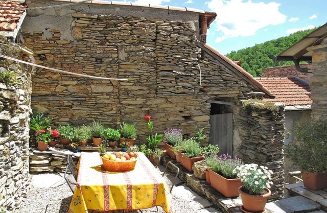 Detached house with garden in Liguria - CIN:IT008047C2HLP9HZOG-.