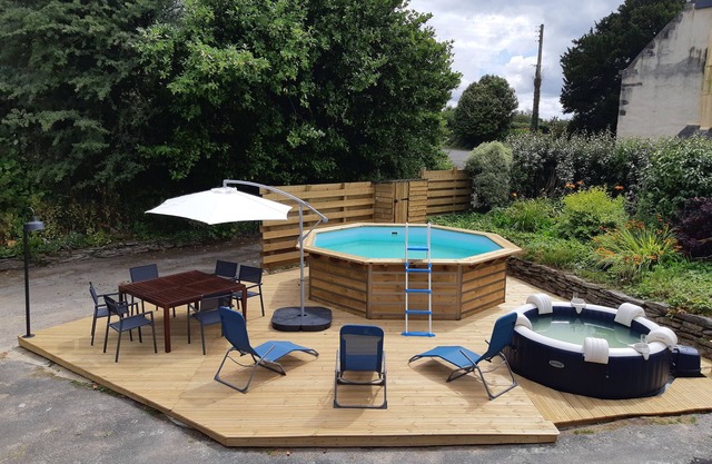 Detached house with pool and jacuzzi