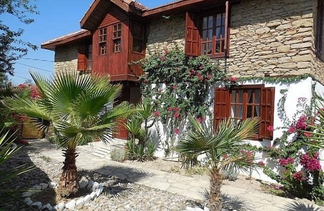Detached Stone Villa Private walled Garden & Pool