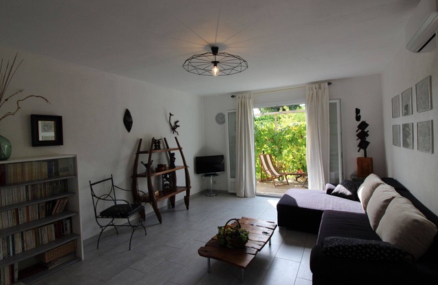 Detached villa T4 in orchard 10 km from the sea