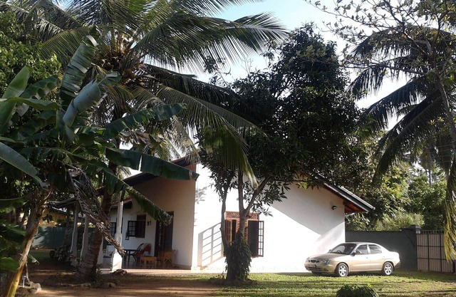 Detached villa with garden in quiet location just 2 km from beach