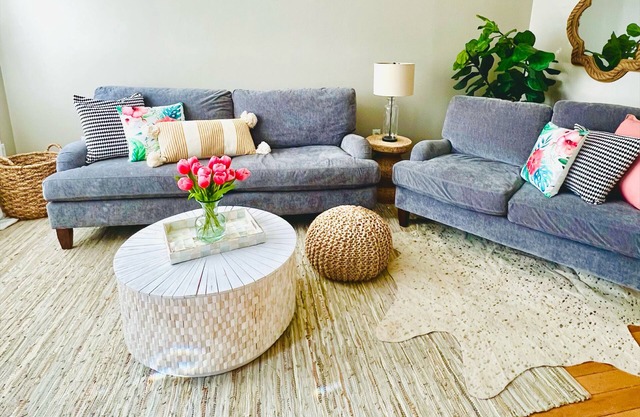 Dew Drop Inn ~ 2 Bed 2 Bath Townhouse with Parking and Outdoor Seating!