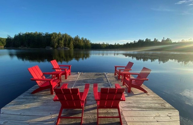 Diamond Dock Camp on Lake Oseetah: pet friendly, sleeps 10, 2 docks, AC!