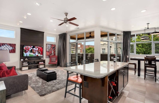 Dickson St Condo - On Dickson Street - Walkable