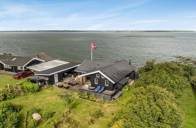 "Diderik" - 20m to the inlet by Interhome
