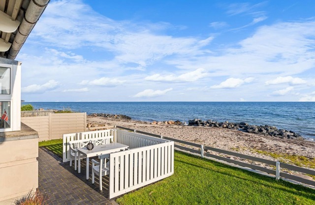 "Diderik" - 5m from the sea by Interhome