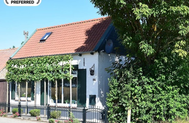Dike House in Schoondijke near Beaches