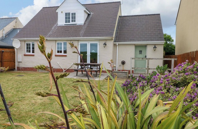 DILL COTTAGE, pet friendly, country holiday cottage in Newgale