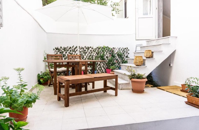 Dimitra's cosy studio in old town with backyard