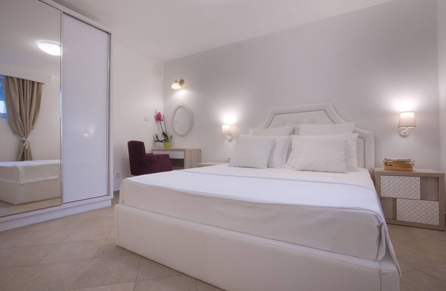 Direct access to pool