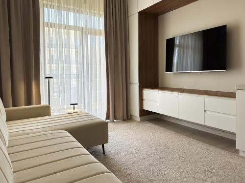 Direct access to Tashkent CITY MALL, Central Park, Hilton Hotel, Chorsu Bazaar!