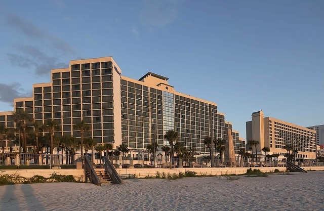 Direct Beach Access! City View Unit, 2 Pools!