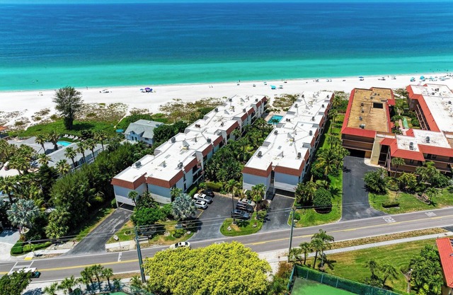 DIRECT GULF-FRONT 2BR/2BA Condo with Pool & Tennis – By Island Real Estate