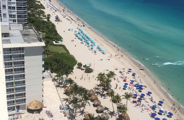 DIRECT OCEAN VIEWS- La Perla in Sunny Isles.