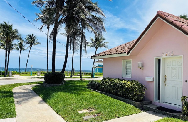 Direct OCEANFRONT- Steps to Beach- Quiet Neighborhood w/Pool