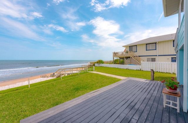 Direct Oceanfront~Deck~Queen Beds~Grill