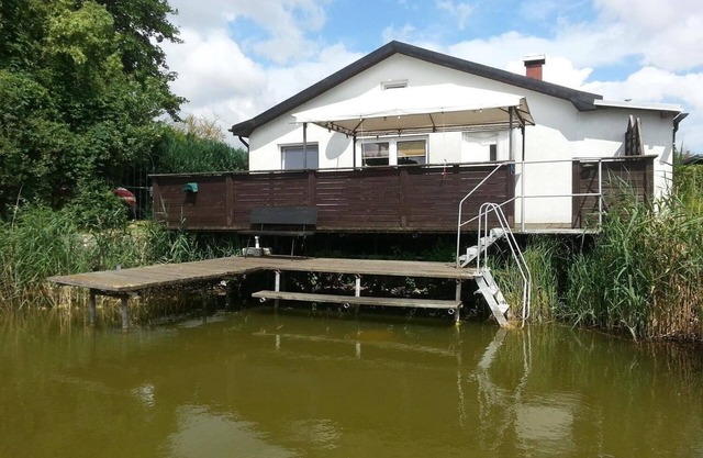 direct sea location with boat, pets welcome, sun terrace, non-smokers