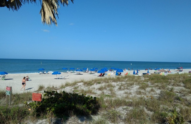 Directly on the Key w/Private entry to Englewood Beach and Bayside views! Unit A