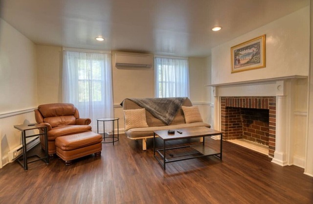 Discounted Stays | 1BR | Dog-Friendly | King | A/C