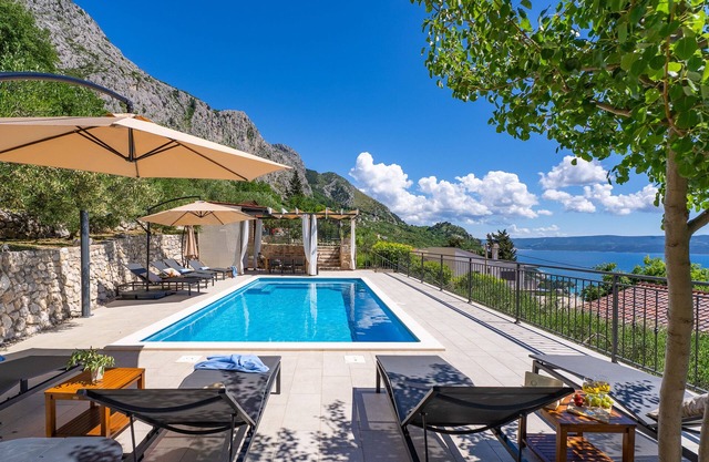 Discounted ! VILLA B2B with heated pool and panoramic sea views!