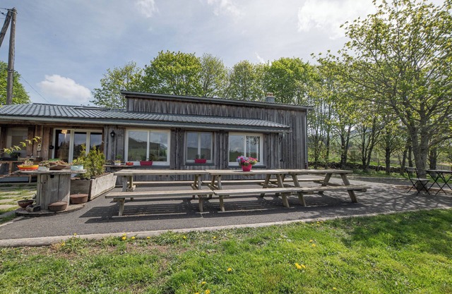 Discover Gîte Le Pradel in Les Establesn