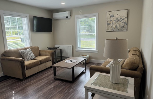 Discover Oakland charm near Colby College 10 min