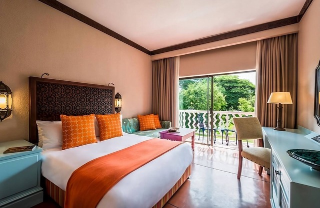 Discover the Sights of Zambezi River! 4 Relaxing Units, Spa, Pool, Free Parking!