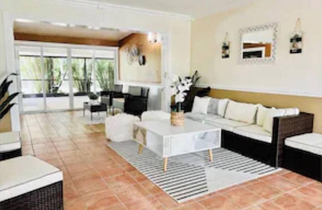 “Discover Your Miami Dream Home: Beautiful Ranch-Style Design”