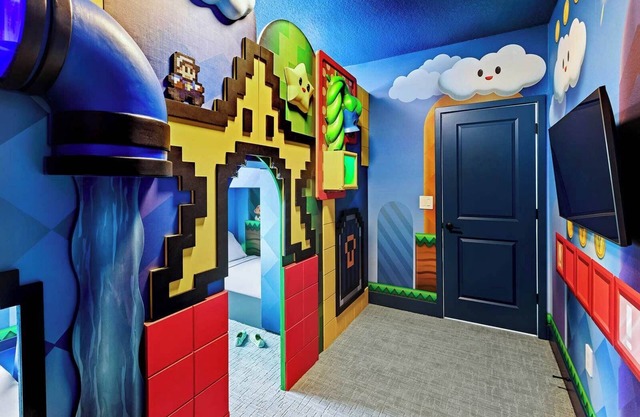 Divine Dreamland | Deluxe I-Drive mansion w/video game theme RM, pool, theater
