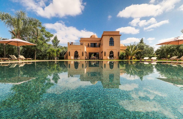 DKZ - villa with private pool in the Palm grove (5-6 bedrooms/10-12 guests)