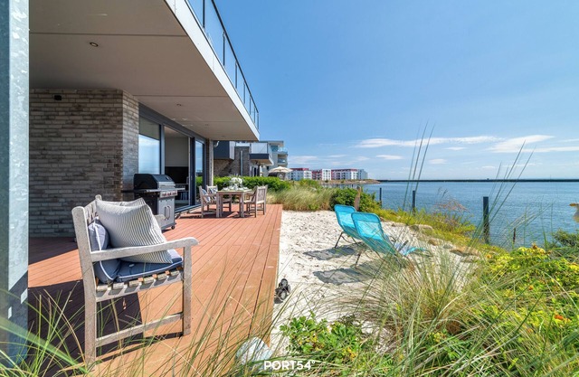 Dock 76 Main - front row, large terrace, sea view, close to the beach, e-charging station