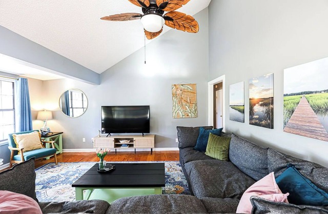 Dockside Dreamhouse - Coast into Relaxation!