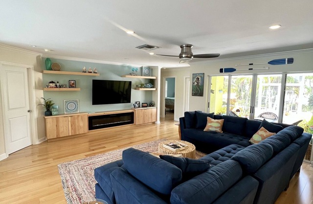 Dockside Naples home with private pool & short drive to beaches. Isles of Capri!