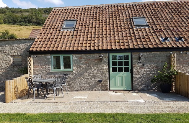 Dog & family friendly 2 bed barn conversion in country setting
