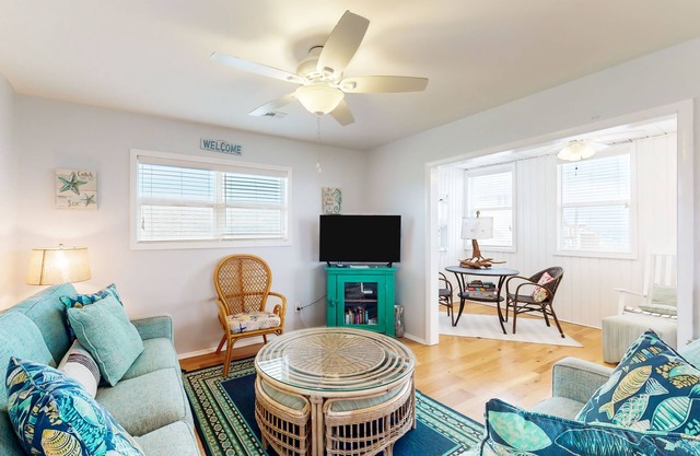 Dog-friendly retreat just steps from the beach with washer/dryer & fast WiFi
