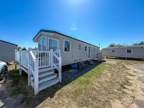 Dog-Friendly 8 Berth Caravan At Cherry Tree Holiday Park In Norfolk Ref 70363C