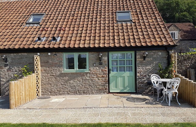 Dog friendly beautiful 1 bed barn conversion in country setting
