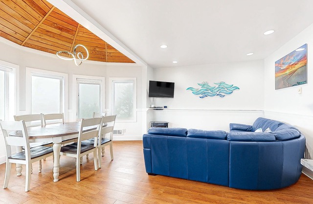 Dog-friendly condo with ocean views, private balcony & great location